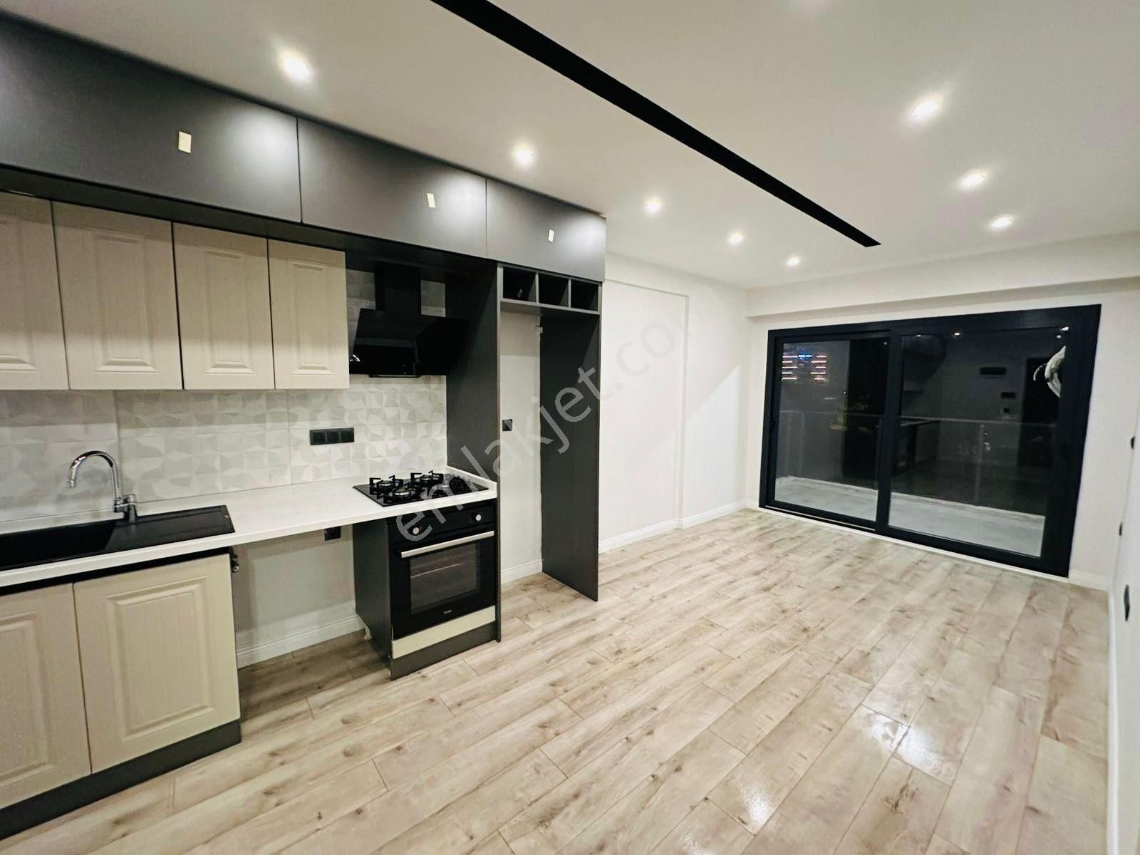 Kuşadası Merkezde 1+1 Satılık Luks Daire - Görsel 31