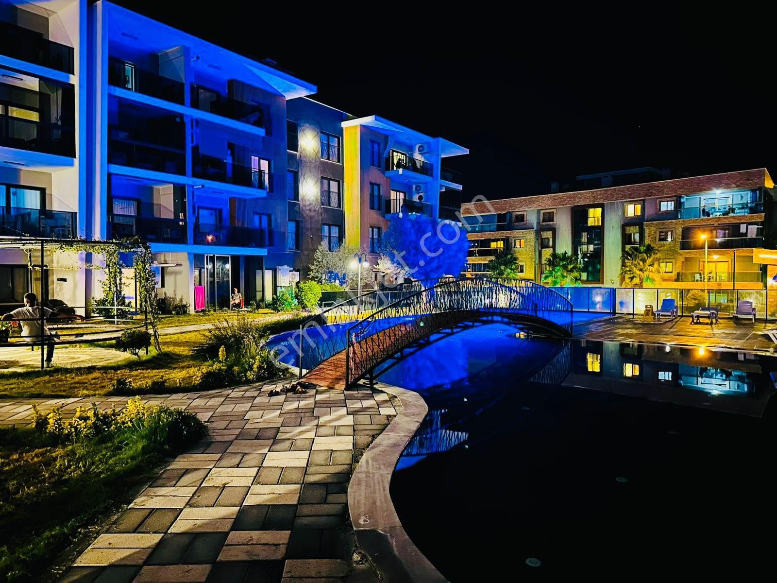 Kuşadası Merkezde 1+1 Satılık Luks Daire - Görsel 2