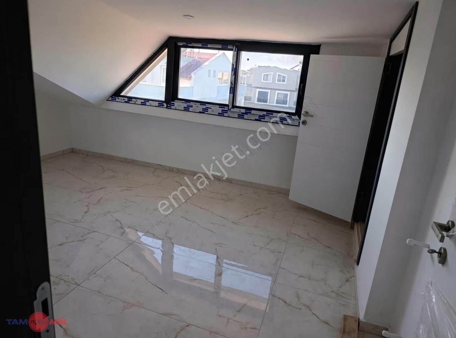 Cumhuriyet Mahallesinde 4+1 Satılık Villa - Görsel 4