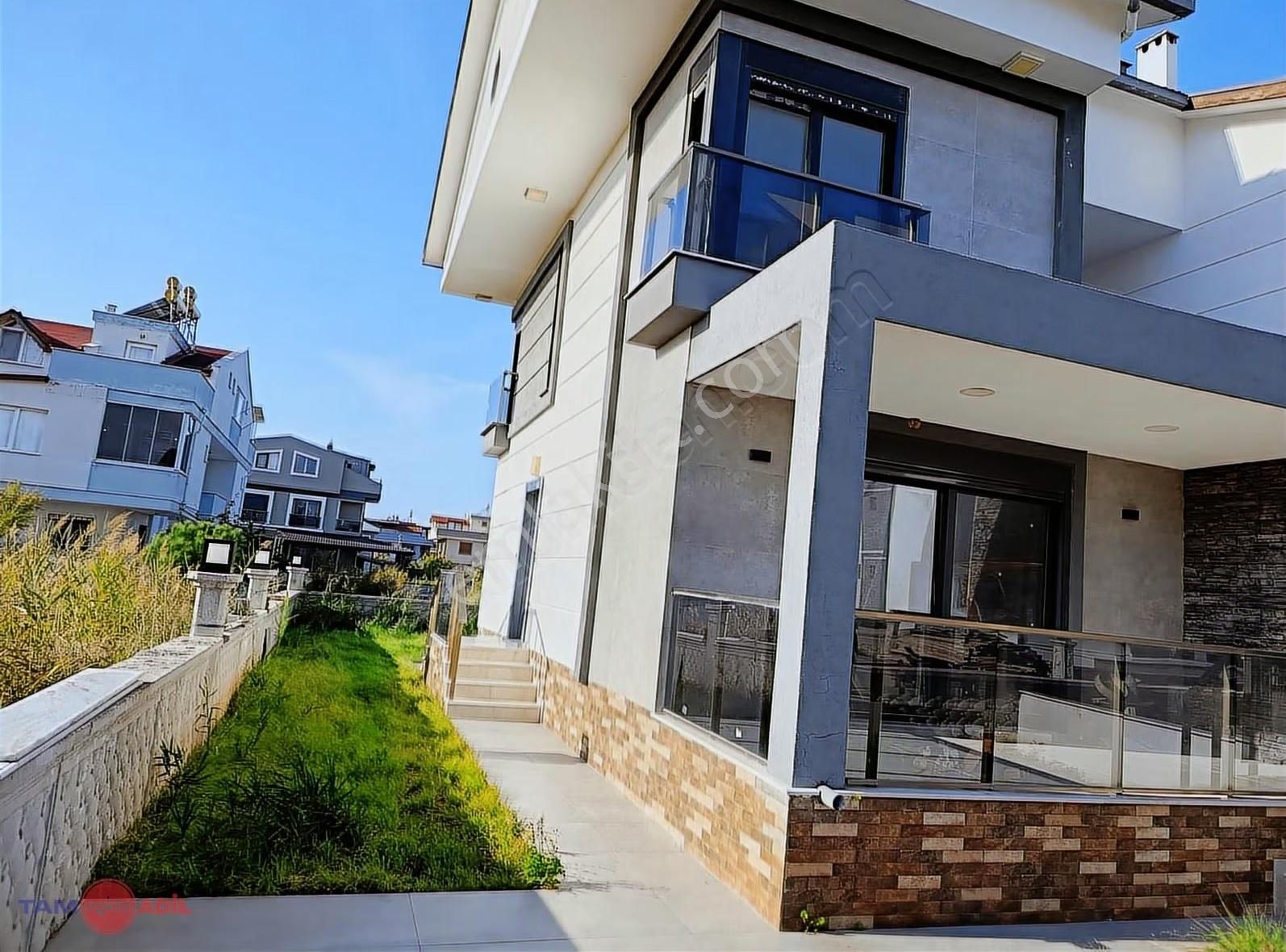 Cumhuriyet Mahallesinde 4+1 Satılık Villa