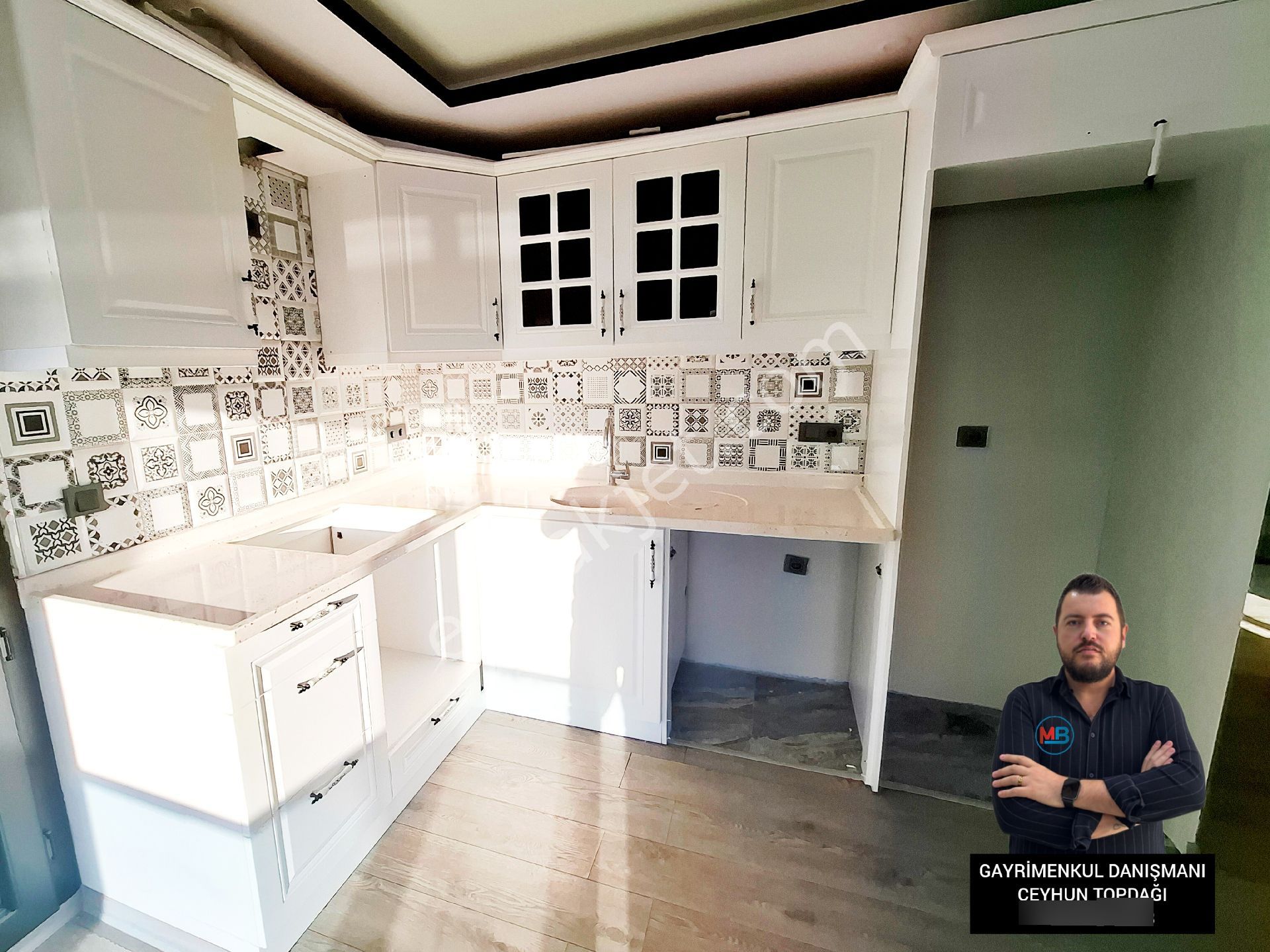 Didimde Satılık 2+1 Daire Çarşı Merkezde Ön Cephe Orta Kat Asansörlü ! - Görsel 11