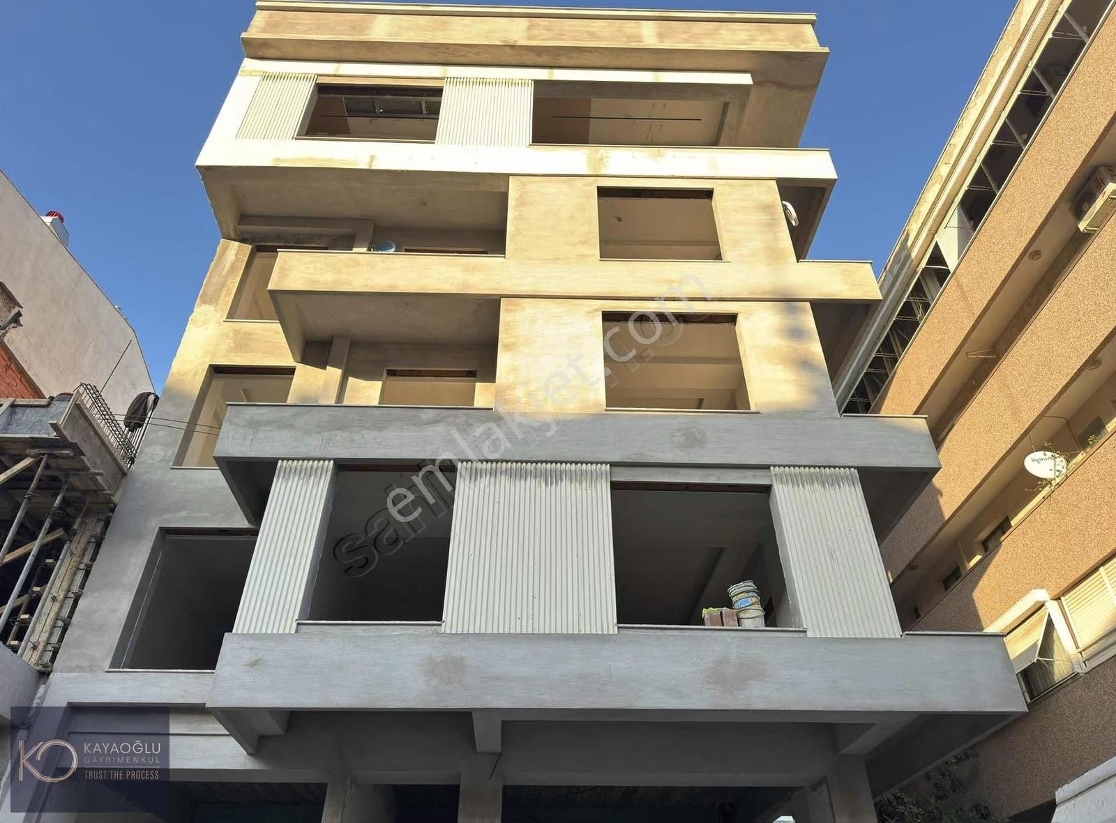 Nergiz Çarşı İçi Bostanlı Yakını Ara Kat 1+1 Daire