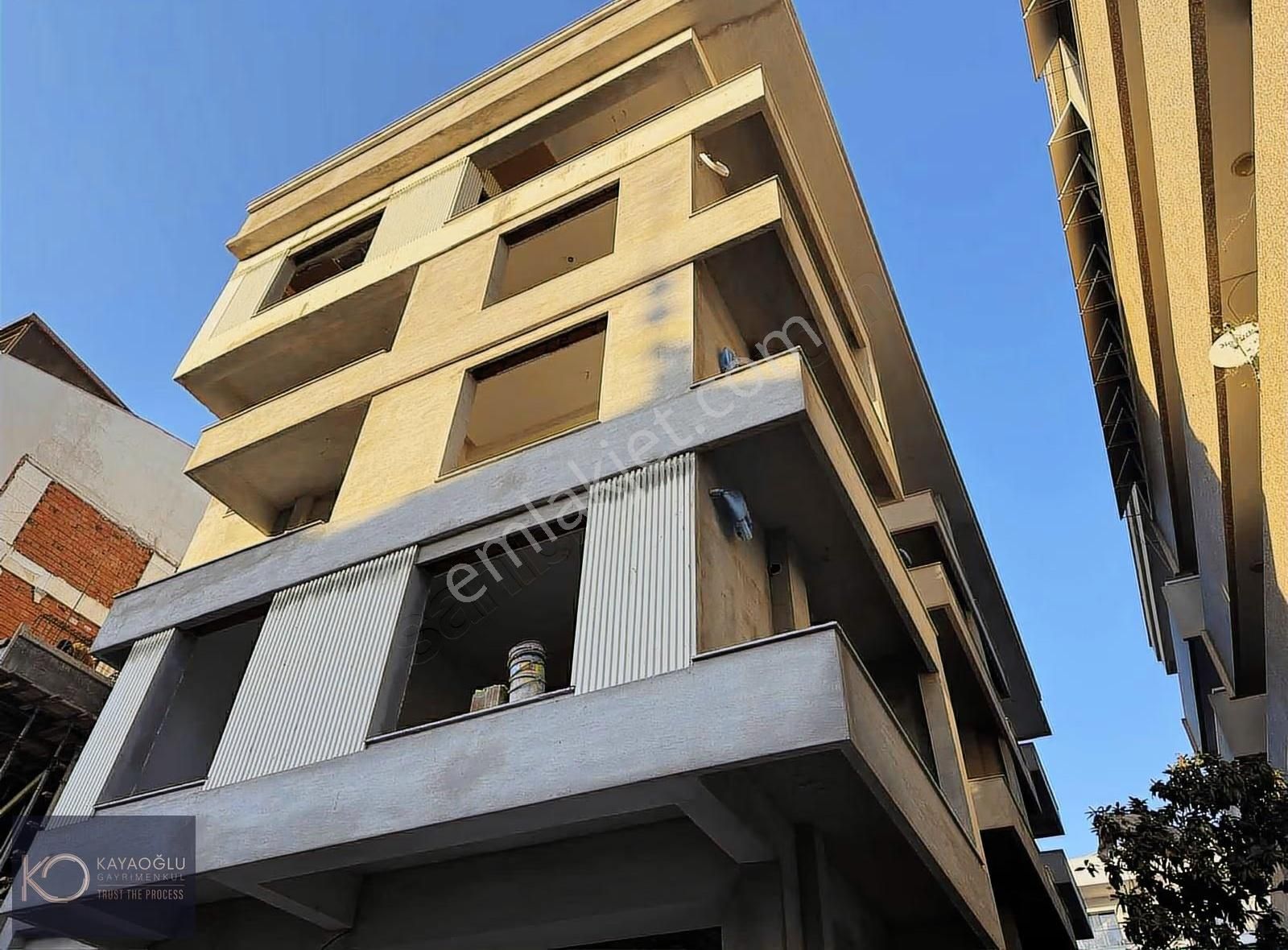 Nergiz Çarşı İçinde Bostanlı Yakını Ara Kat 2+1 Daire