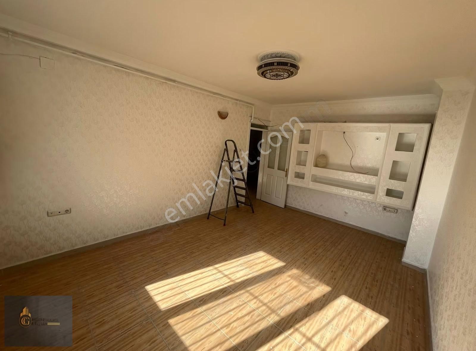 Cennet Gyo'dan Çocuk Polisi Civarında 120m^ 2+1 Yıkım Kararsız - Görsel 7