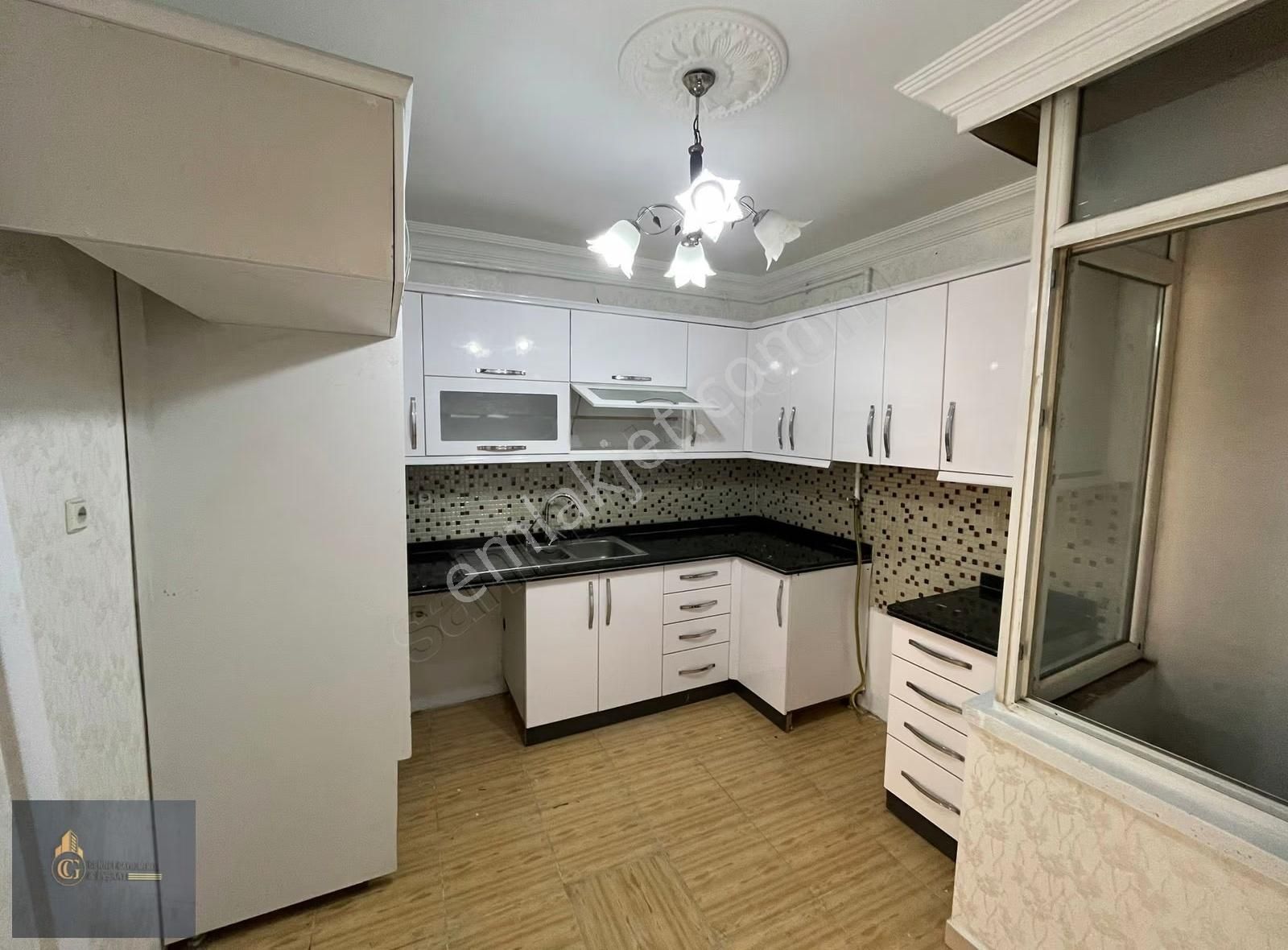 Cennet Gyo'dan Çocuk Polisi Civarında 120m^ 2+1 Yıkım Kararsız - Görsel 1