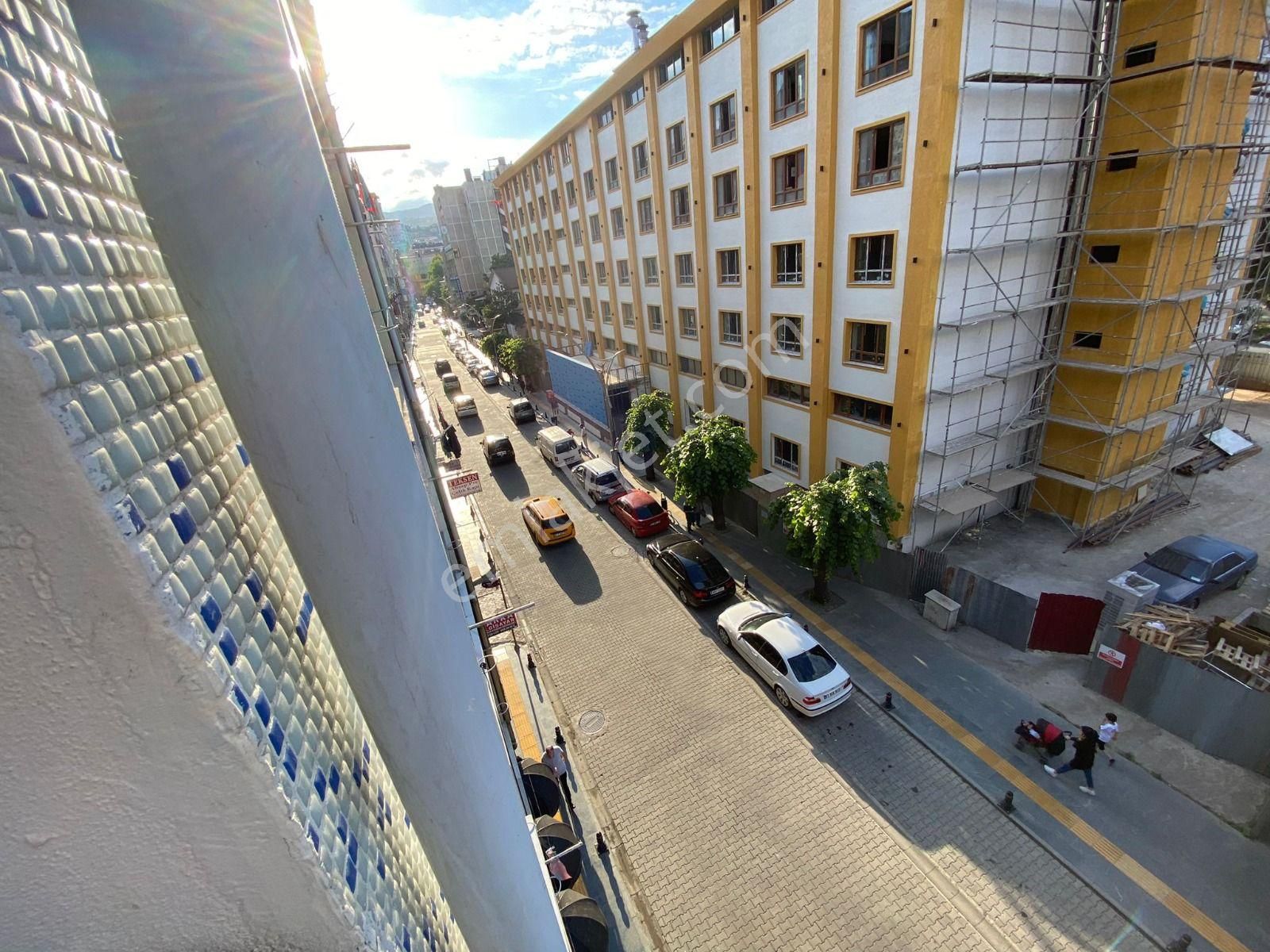 Akçaabat Dürbinar Mahallesinde Kiralık Daire Doğalgaz Mevcut Asansör Yok