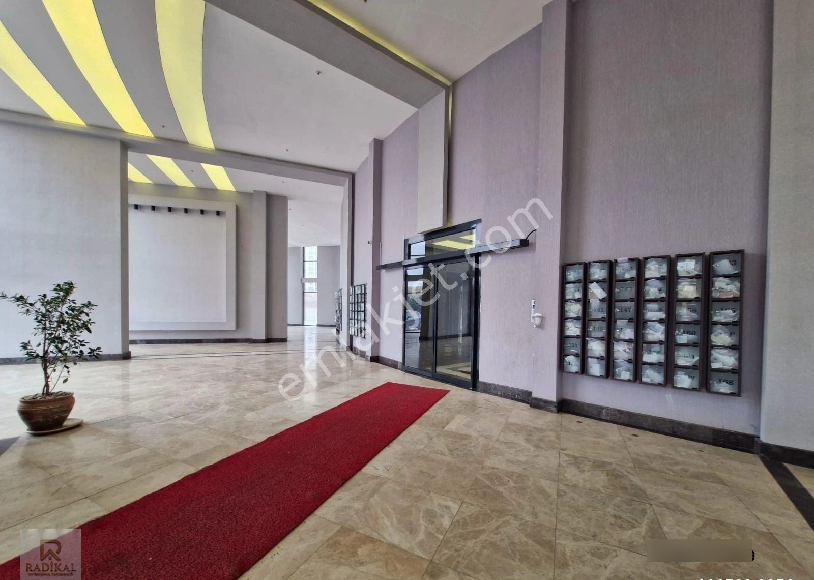 İncek Prestij Konutlarında E Blok 28. Katta Full Mobilyalı Eşsiz Manzaralı 2,5+1 Suit Daire ........ - Görsel 4