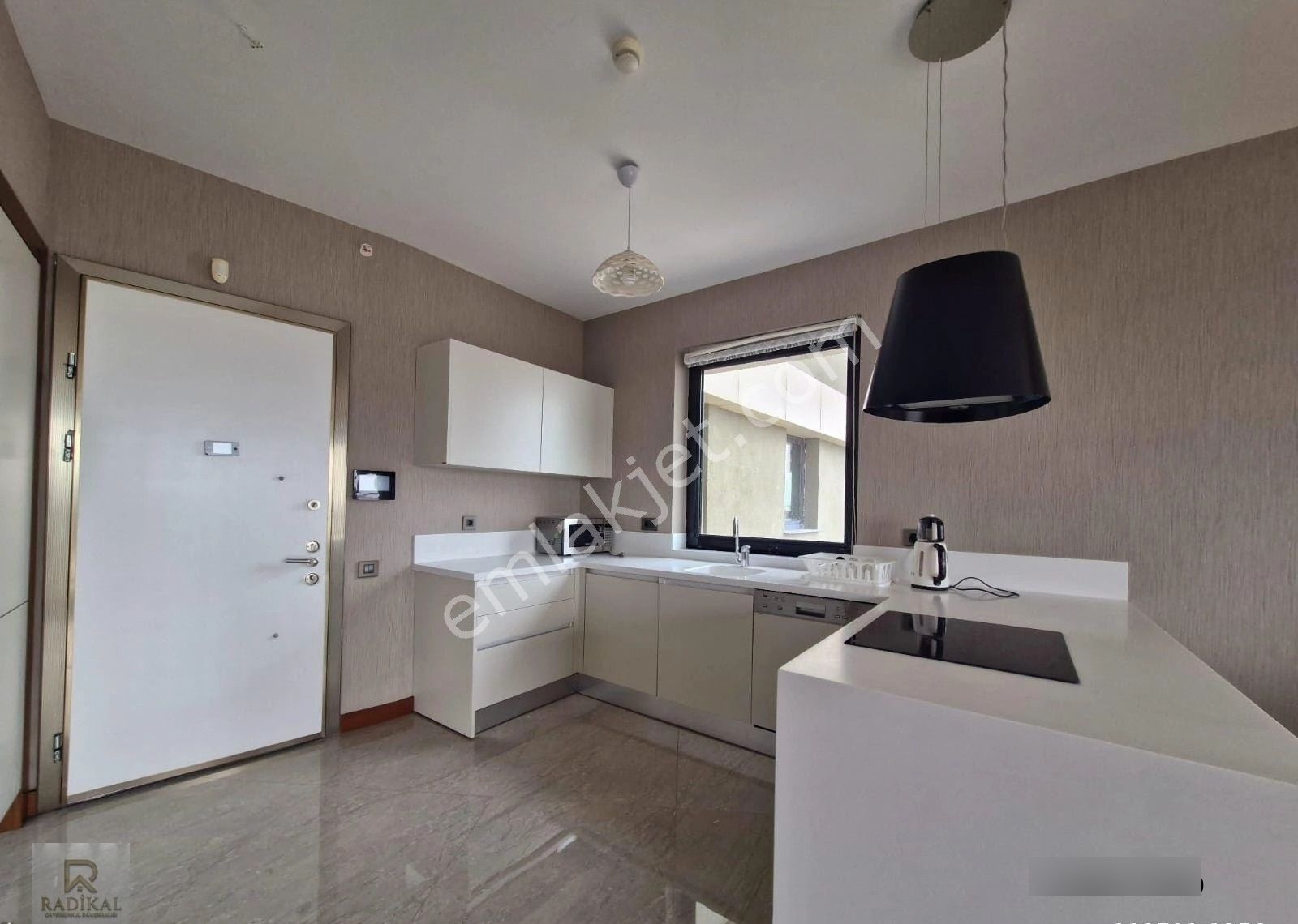 İncek Prestij Konutlarında E Blok 28. Katta Full Mobilyalı Eşsiz Manzaralı 2,5+1 Suit Daire ........ - Görsel 19