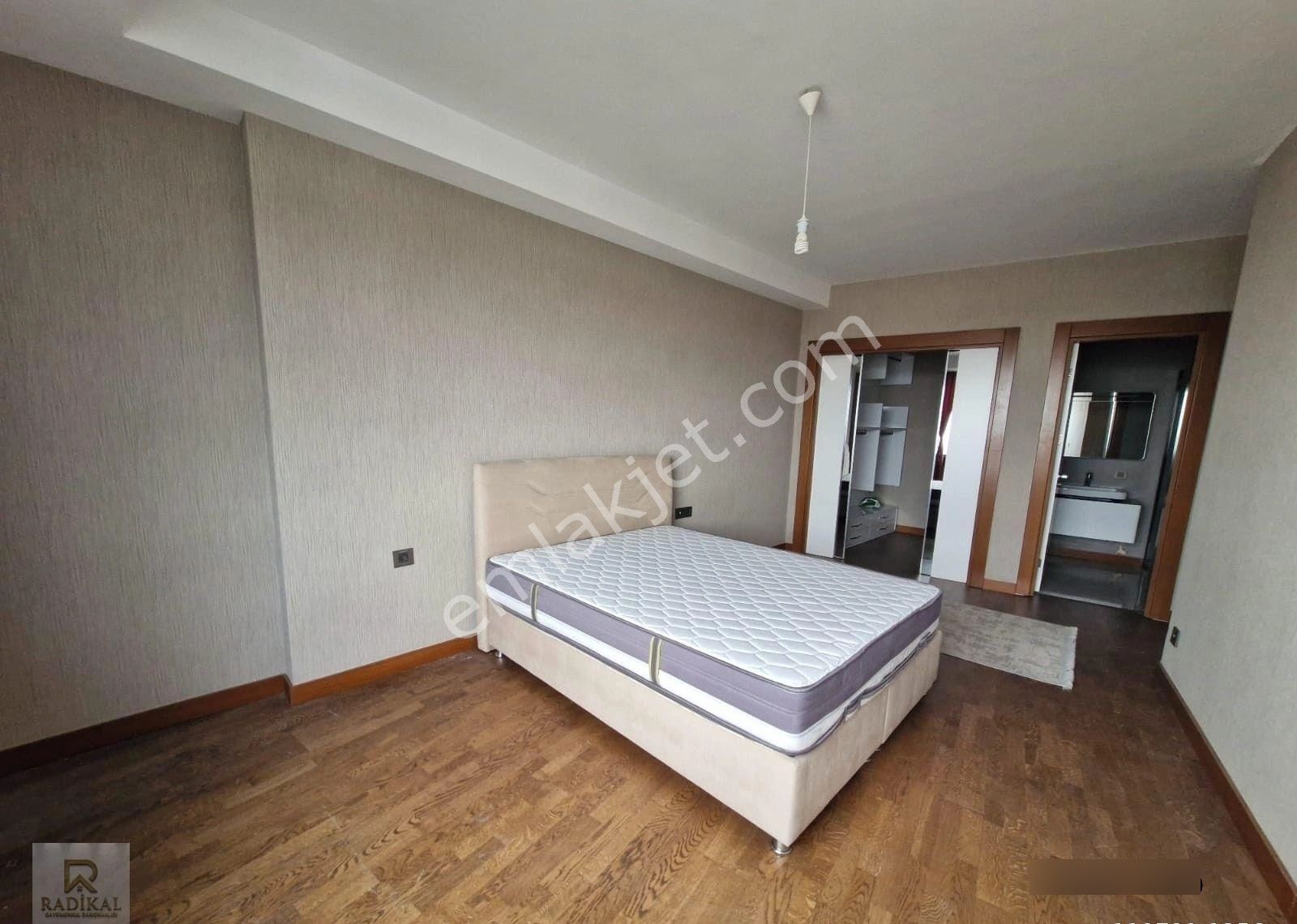 İncek Prestij Konutlarında E Blok 28. Katta Full Mobilyalı Eşsiz Manzaralı 2,5+1 Suit Daire ........ - Görsel 18