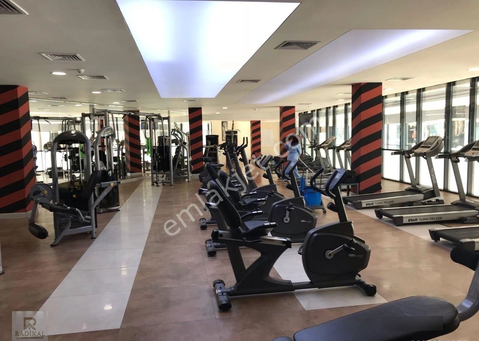 İncek Prestij Konutlarında E Blok 28. Katta Full Mobilyalı Eşsiz Manzaralı 2,5+1 Suit Daire ........ - Görsel 16