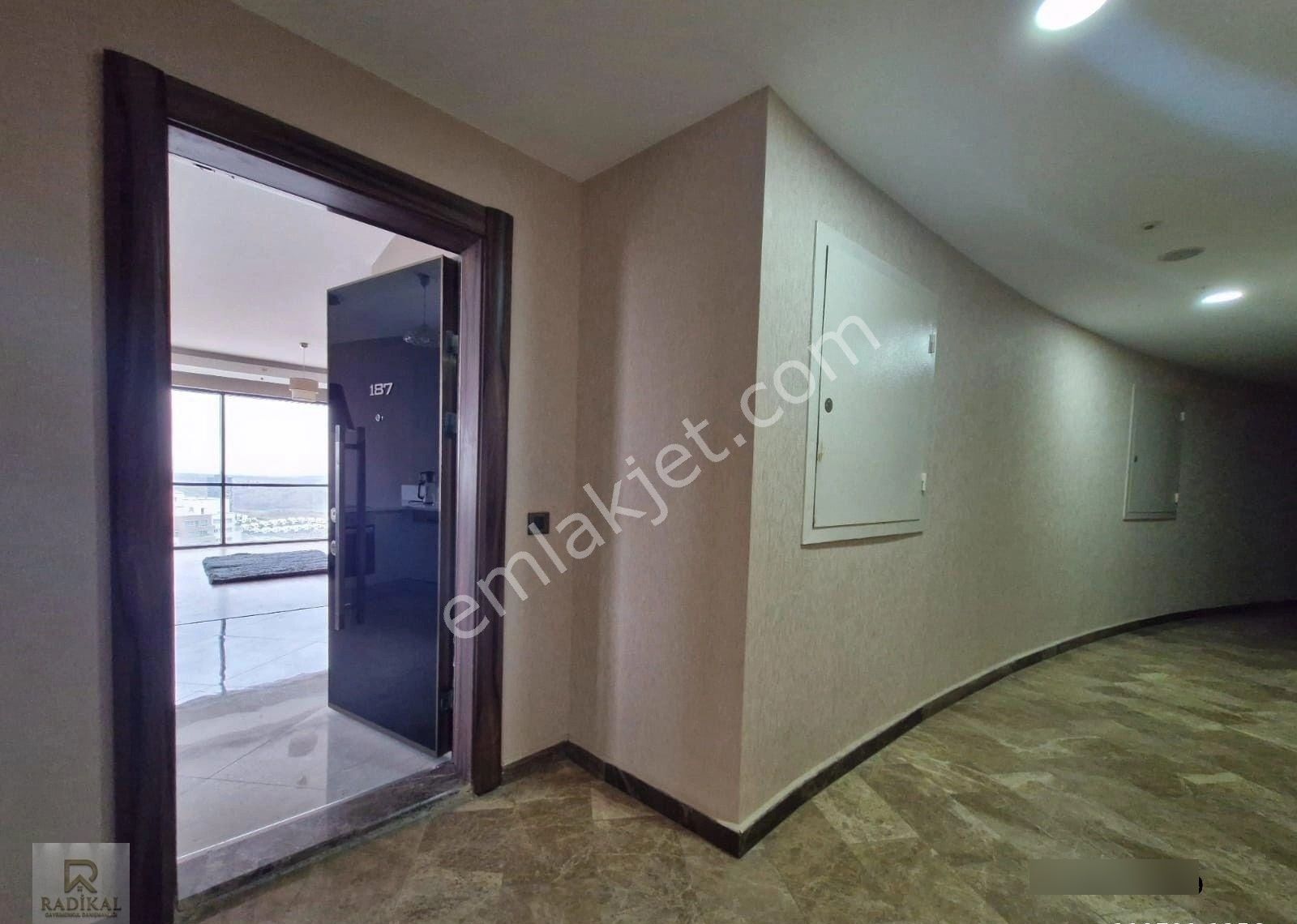 İncek Prestij Konutlarında E Blok 28. Katta Full Mobilyalı Eşsiz Manzaralı 2,5+1 Suit Daire ........ - Görsel 27