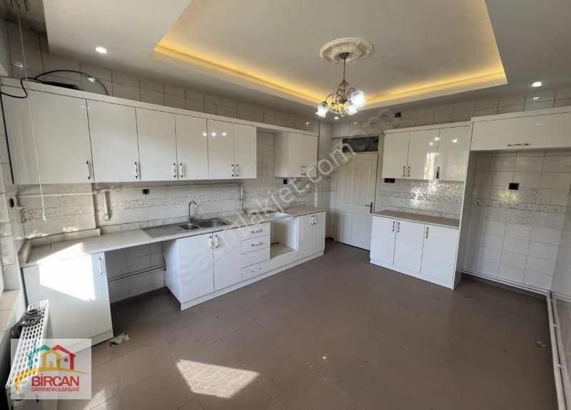 Cumhuriyet Caddesinde Satlık Üçüncü Kat 4 + 1 Daire - Görsel 5