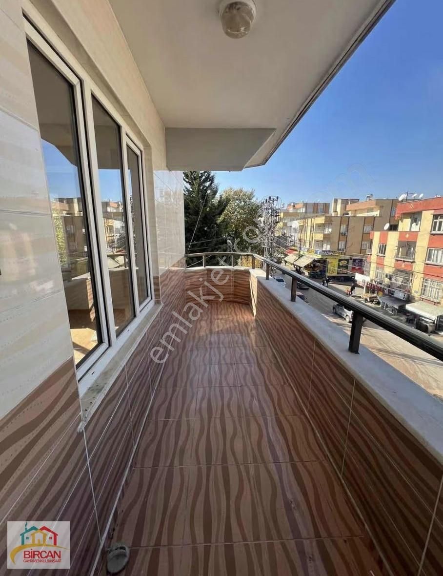 Cumhuriyet Caddesinde Satlık Üçüncü Kat 4 + 1 Daire - Görsel 4