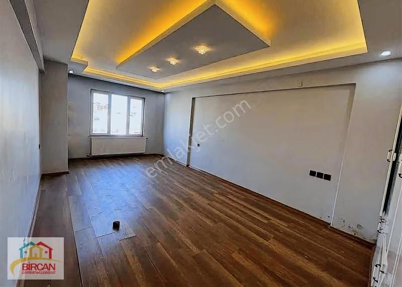 Cumhuriyet Caddesinde Satlık Üçüncü Kat 4 + 1 Daire - Görsel 12