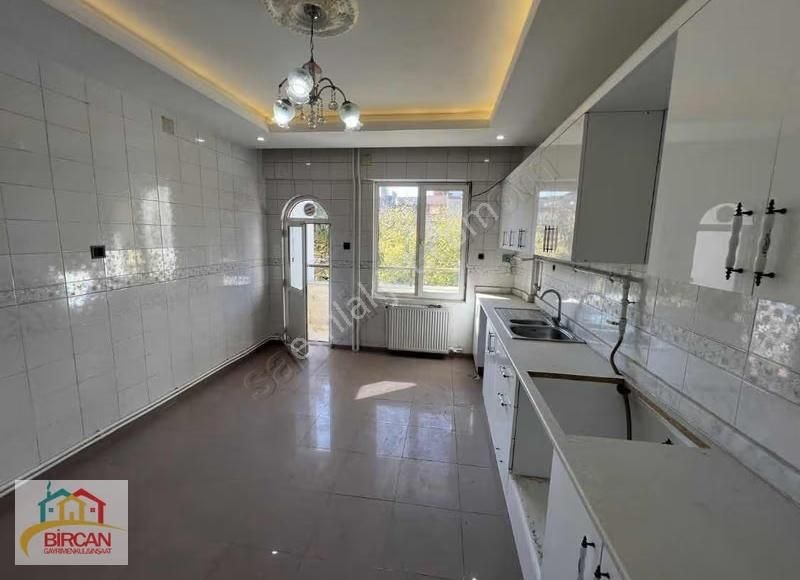 Cumhuriyet Caddesinde Satlık Üçüncü Kat 4 + 1 Daire - Görsel 19