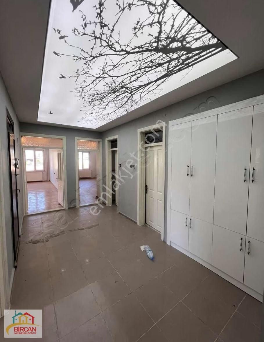 Cumhuriyet Caddesinde Satlık Üçüncü Kat 4 + 1 Daire - Görsel 16