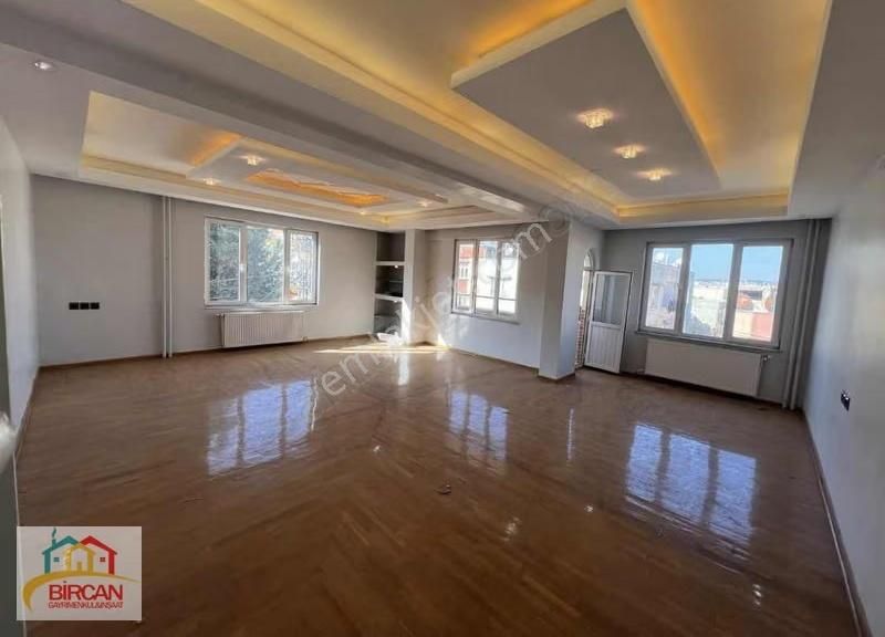 Cumhuriyet Caddesinde Satlık Üçüncü Kat 4 + 1 Daire - Görsel 18