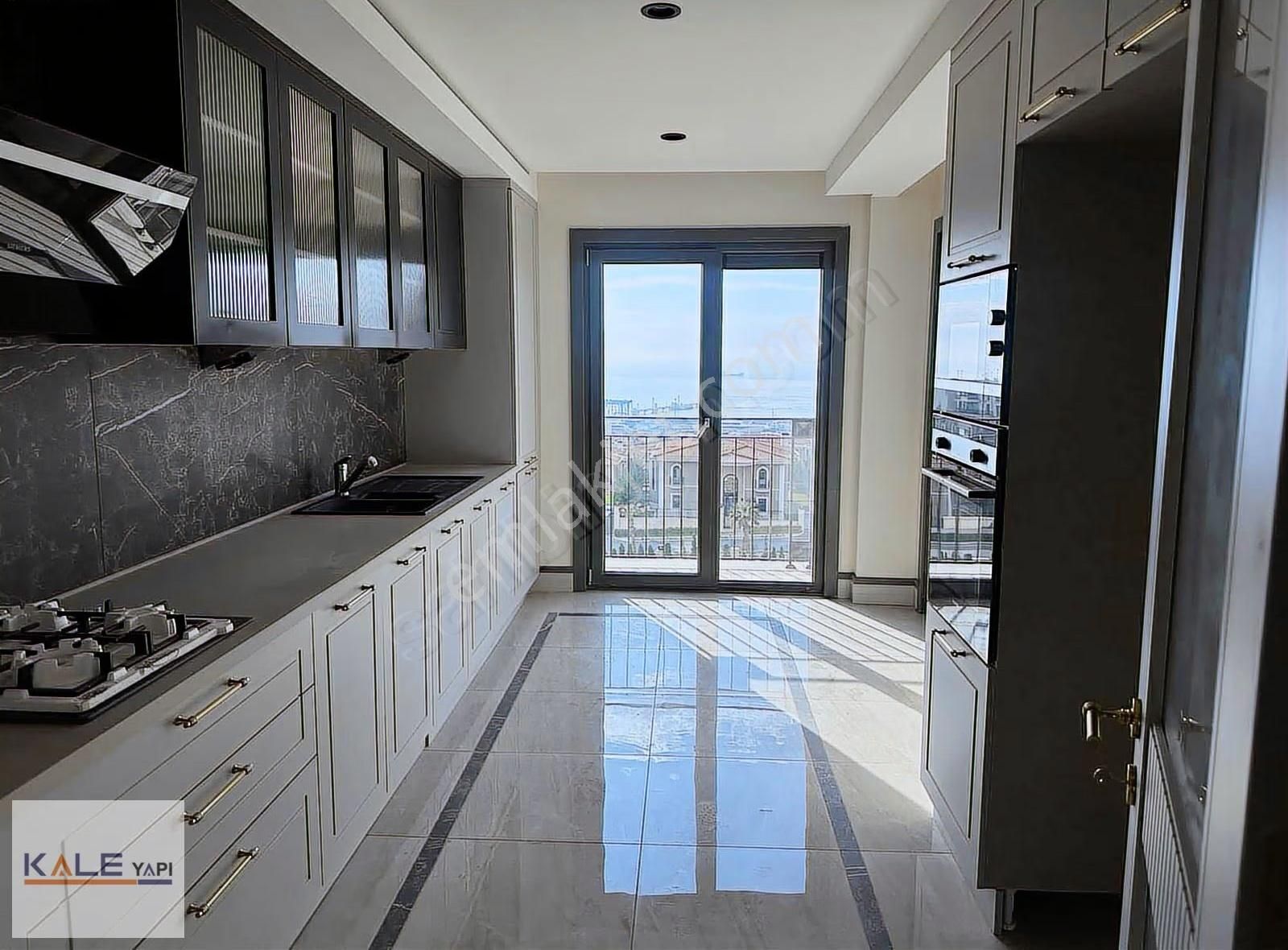 Deniz İstanbul'da Kaçırılmayacak Muhteşem Deniz Manzaralı 3+1!