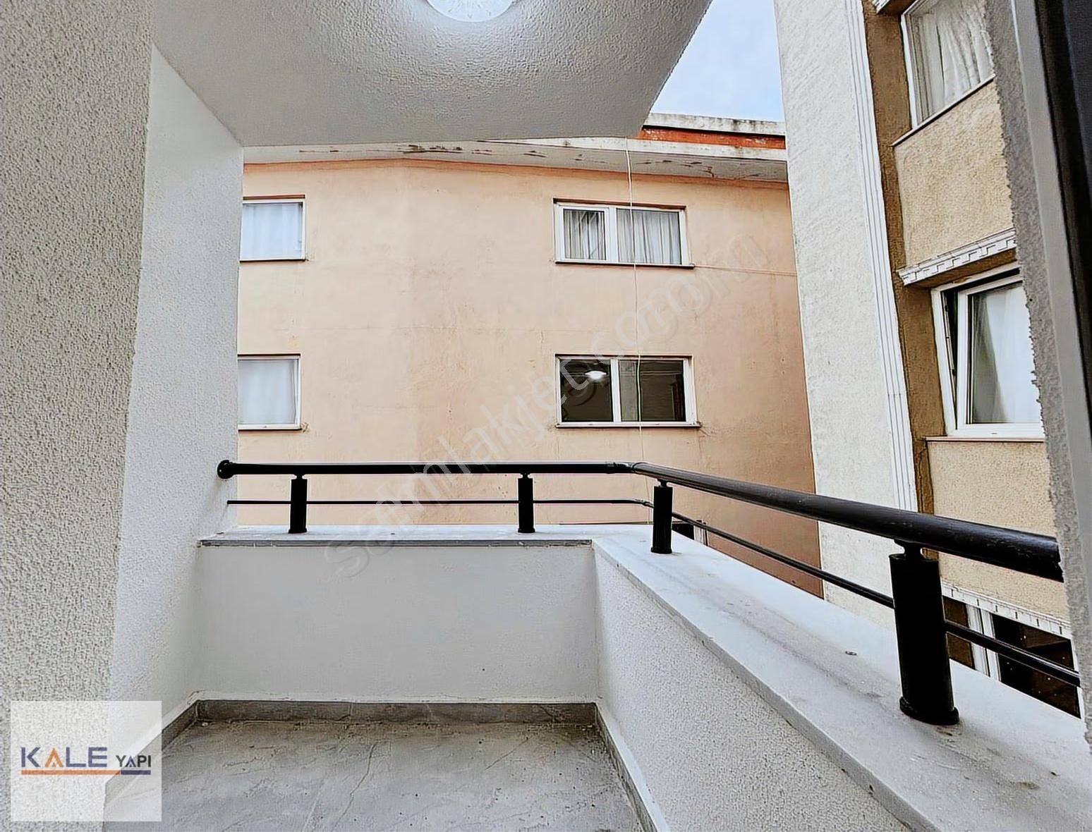 Metrobüse Yakın Sıfır Daire 2+1 Satılık - Görsel 4