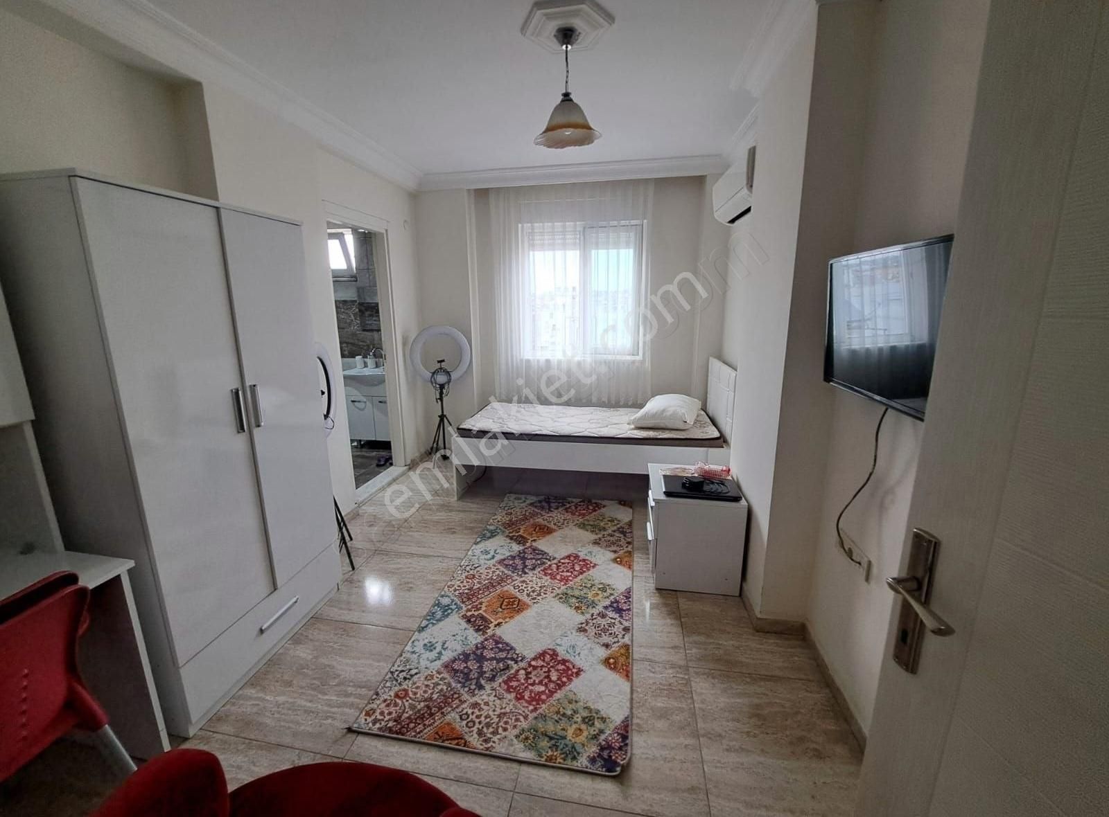 Öz Yıldız Emlaktan Barbaros Caddesinde Kiralık Kız Apartı - Görsel 3
