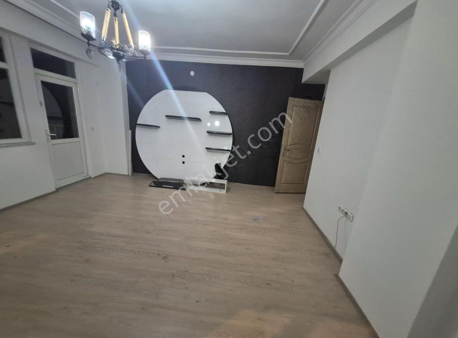 Öz Yıldız Emlaktan Barbaros Caddesinde 2+1 Kiralık Daire - Görsel 3