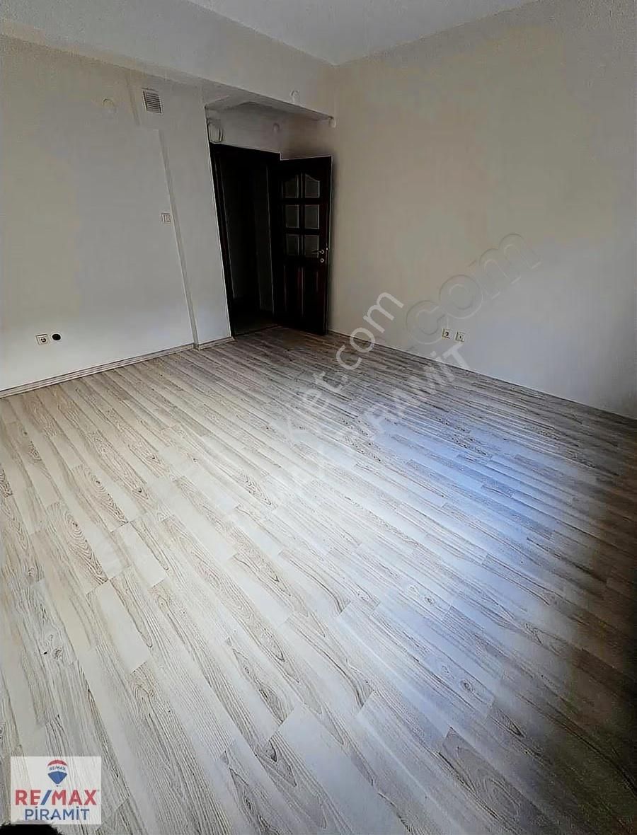 Kısıklı Mahallesi 2+1 Bakımlı Boş Ara Kat Kiralık Daire - Görsel 3