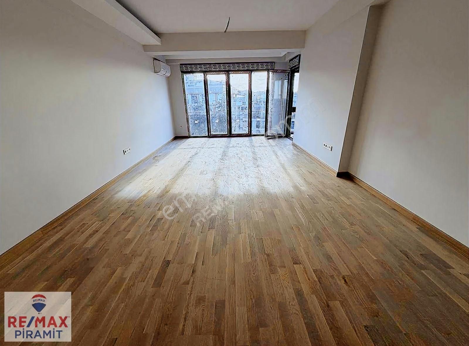 Validebağ Sitesinde 3+1 Emsalsiz Fırsat Satılık