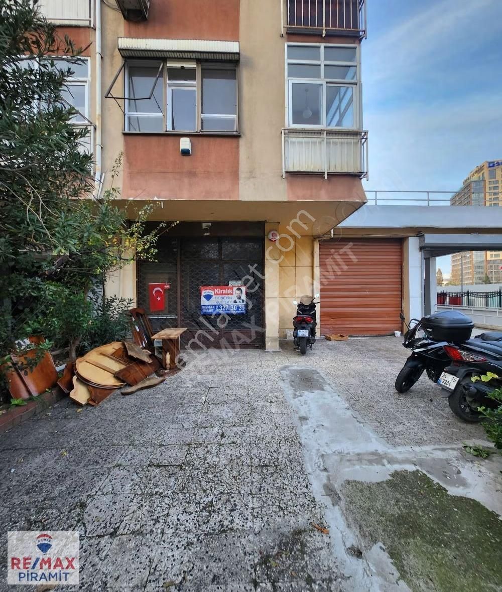 Tepe Nautilusun Üst Sokağında 125m2 Depo Dükkan