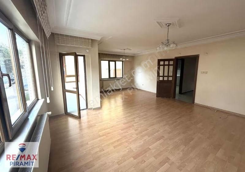Acıbadem'de Geniş, Ferah Kiralık 3+1 - Görsel 5