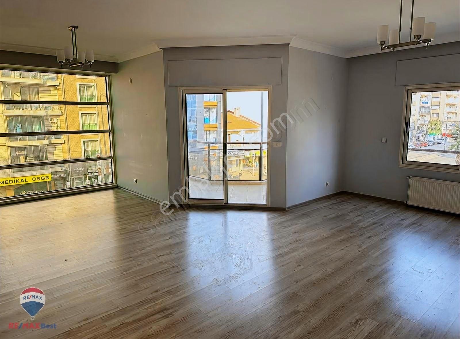 37 Çiğli Merkezde Geniş, Ferah, 3+1, Ebeveyn Banyolu Lüks Daire