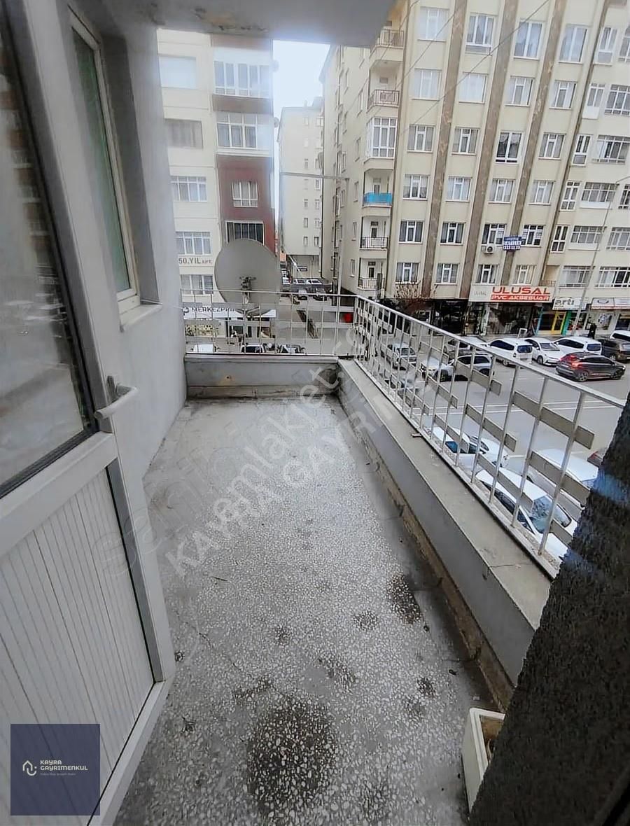 Kayra'dan Gevhernesibe Mah 3+1devlet Hast.karşısı 2.kat Satılık