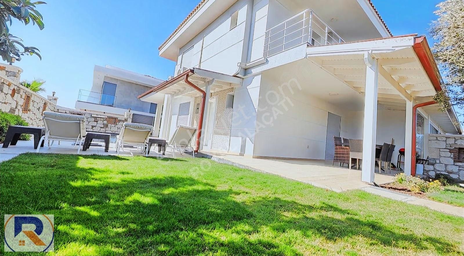 Alaçatıda Müstakil Havuzlu Bahçeli Kiralık 3+1 Villa - Görsel 17