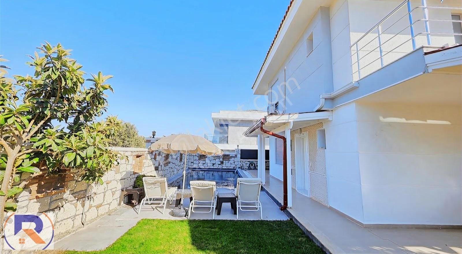 Alaçatıda Müstakil Havuzlu Bahçeli Kiralık 3+1 Villa - Görsel 21