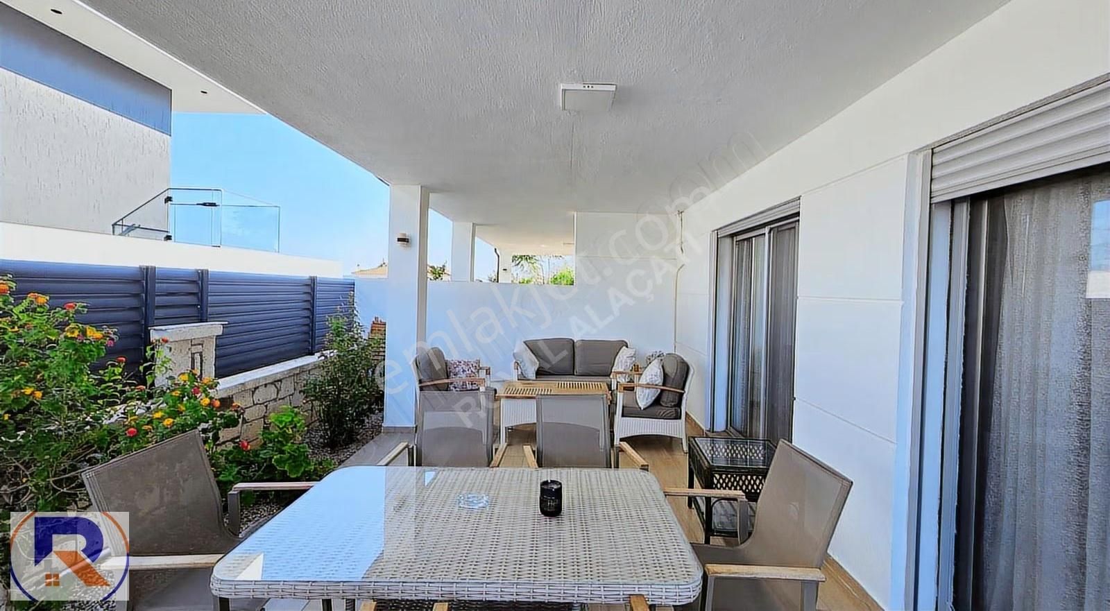 Alaçatıda Müstakil Havuzlu Bahçeli Kiralık 3+1 Villa - Görsel 20