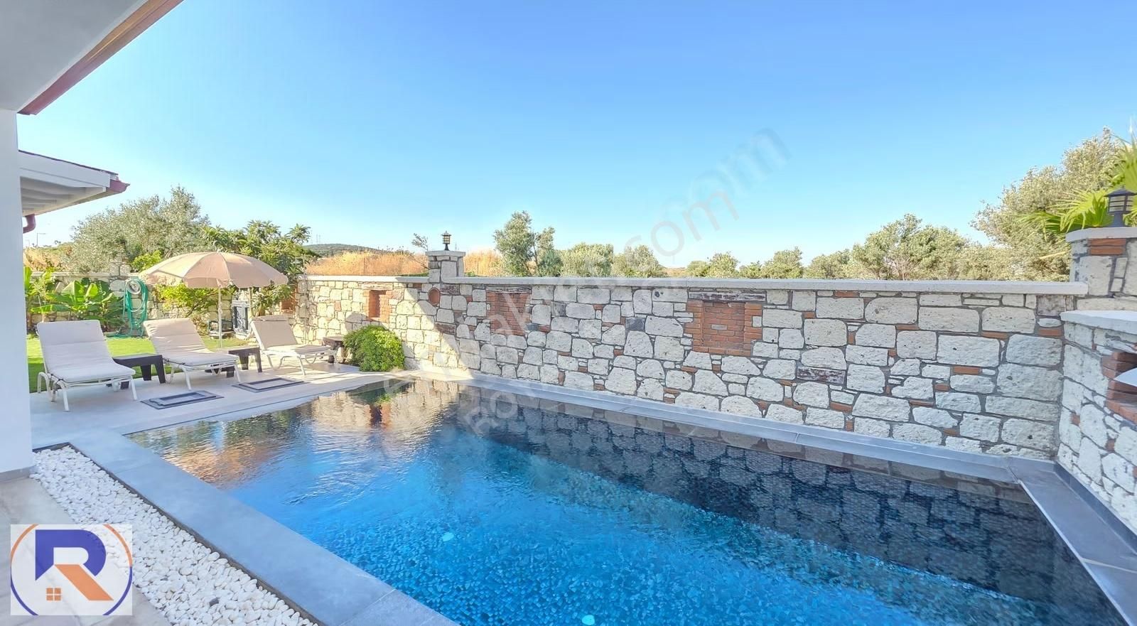 Alaçatıda Müstakil Havuzlu Bahçeli Kiralık 3+1 Villa - Görsel 12