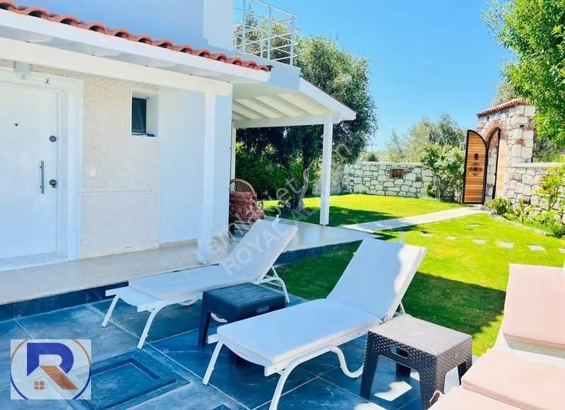 Alaçatıda Müstakil Havuzlu Bahçeli Kiralık 3+1 Villa - Görsel 5