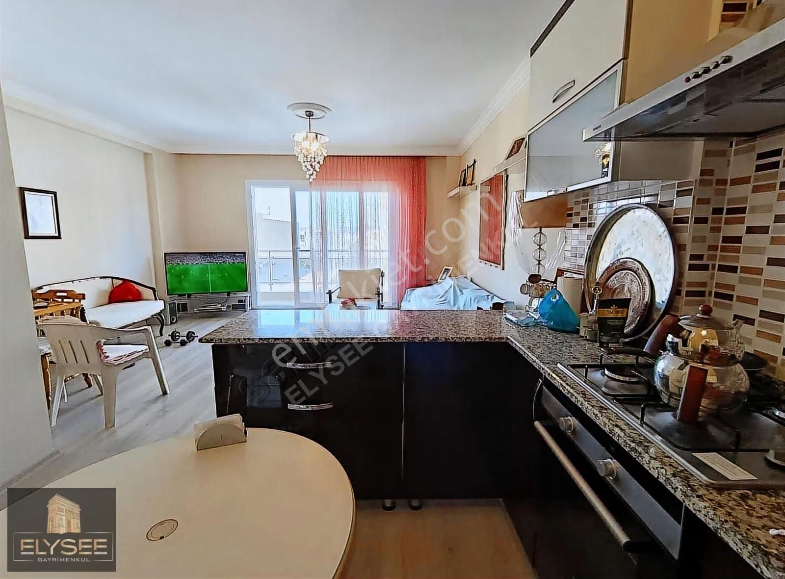 Davutlar Merkez De Satılık 2+1 Çift Cepheli Ferah Geniş Daire