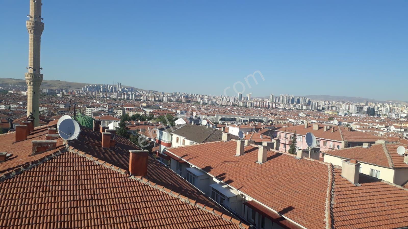 105m2 3 Cepheli Çift Balkonlu Manzaralı Daire