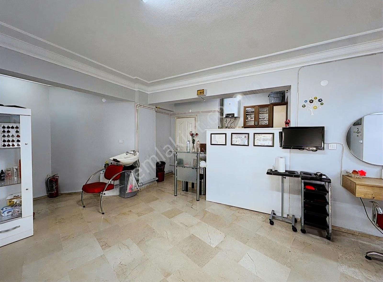 Nevmekan Gayrimenkul'den Cadde Üstünde Çift Cephe Satılık Dükkan - Görsel 6