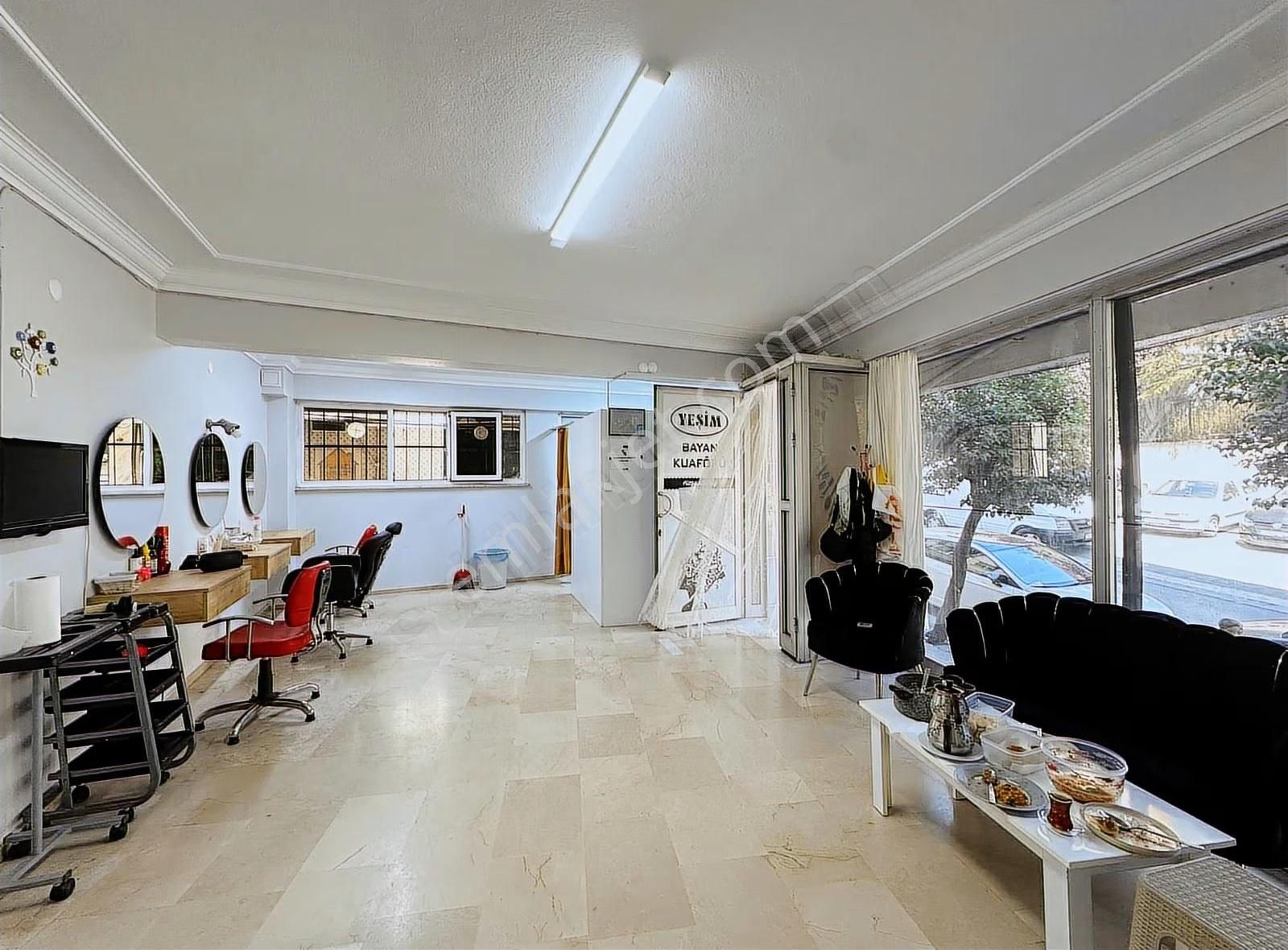 Nevmekan Gayrimenkul'den Cadde Üstünde Çift Cephe Satılık Dükkan - Görsel 3