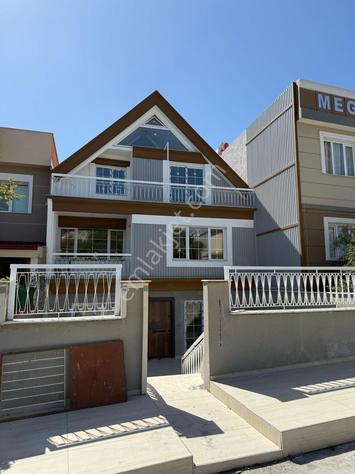 Bornova Atatürk Mah. Lüks Yapılı Satılık Daire - Görsel 3