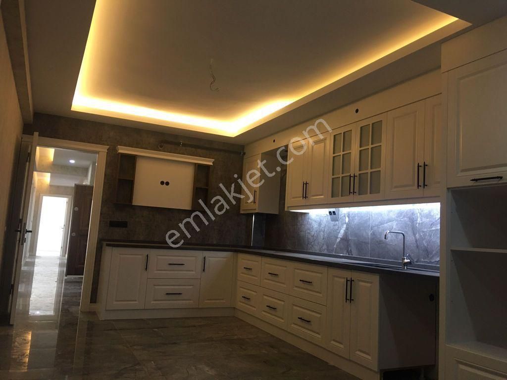 Kaan Emlaktan Yenişafakta Ferhatlara Yakın 4+1 Lüks Satılık Daire.