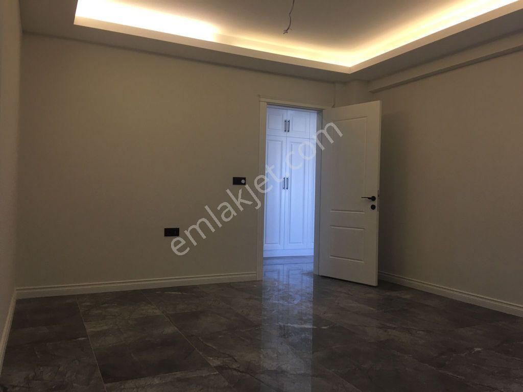 Kaan Emlaktan Yenişafakta Ferhatlara Yakın 4+1 Lüks Satılık Daire. - Görsel 14