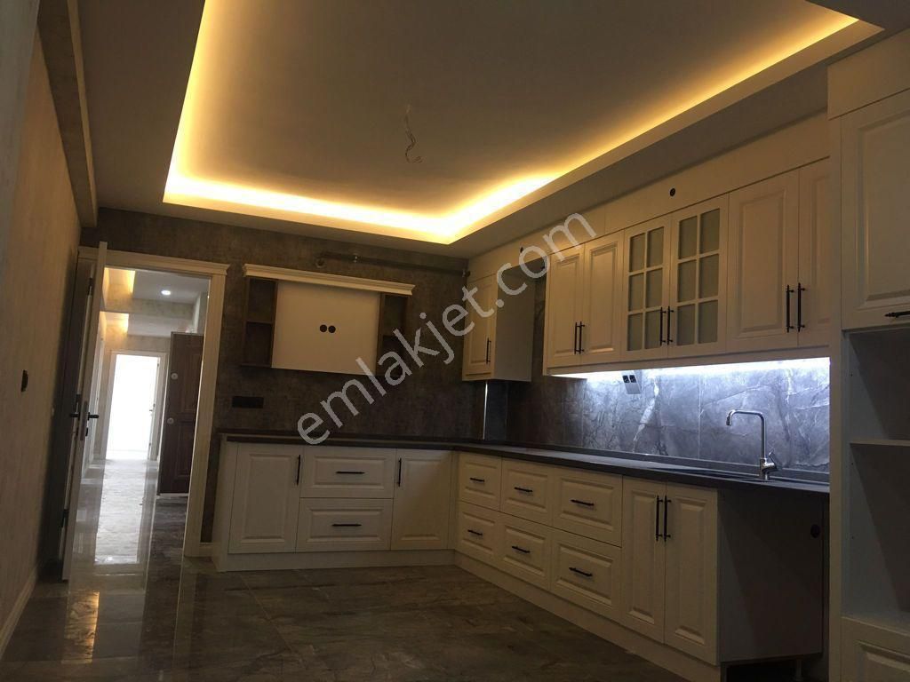 Kaan Emlaktan Yenişafakta Ferhatlara Yakın 4+1 Lüks Satılık Daire. - Görsel 2