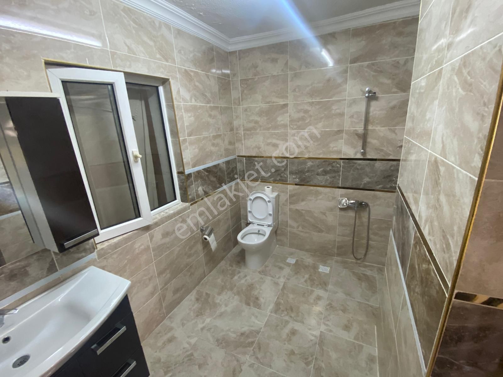 Kızılay Avm Yanı Lüx Hijyen Wifi Kızılay Merkez Kalite Ayrıcalıktır - Görsel 9