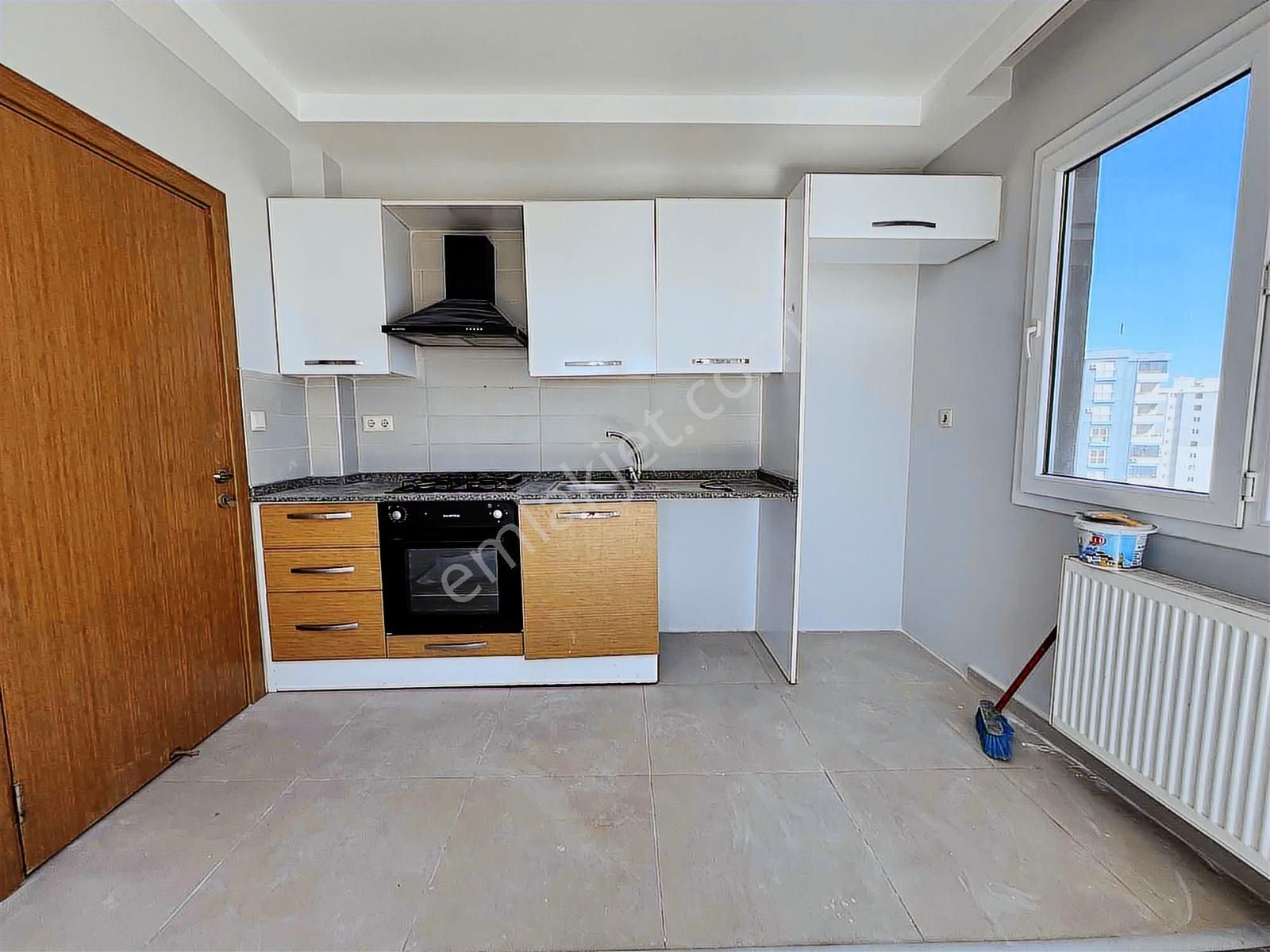 Kule Park'dan Cadde Üzeri Site İçi Havuzlu Kiralık 2+1 Daire