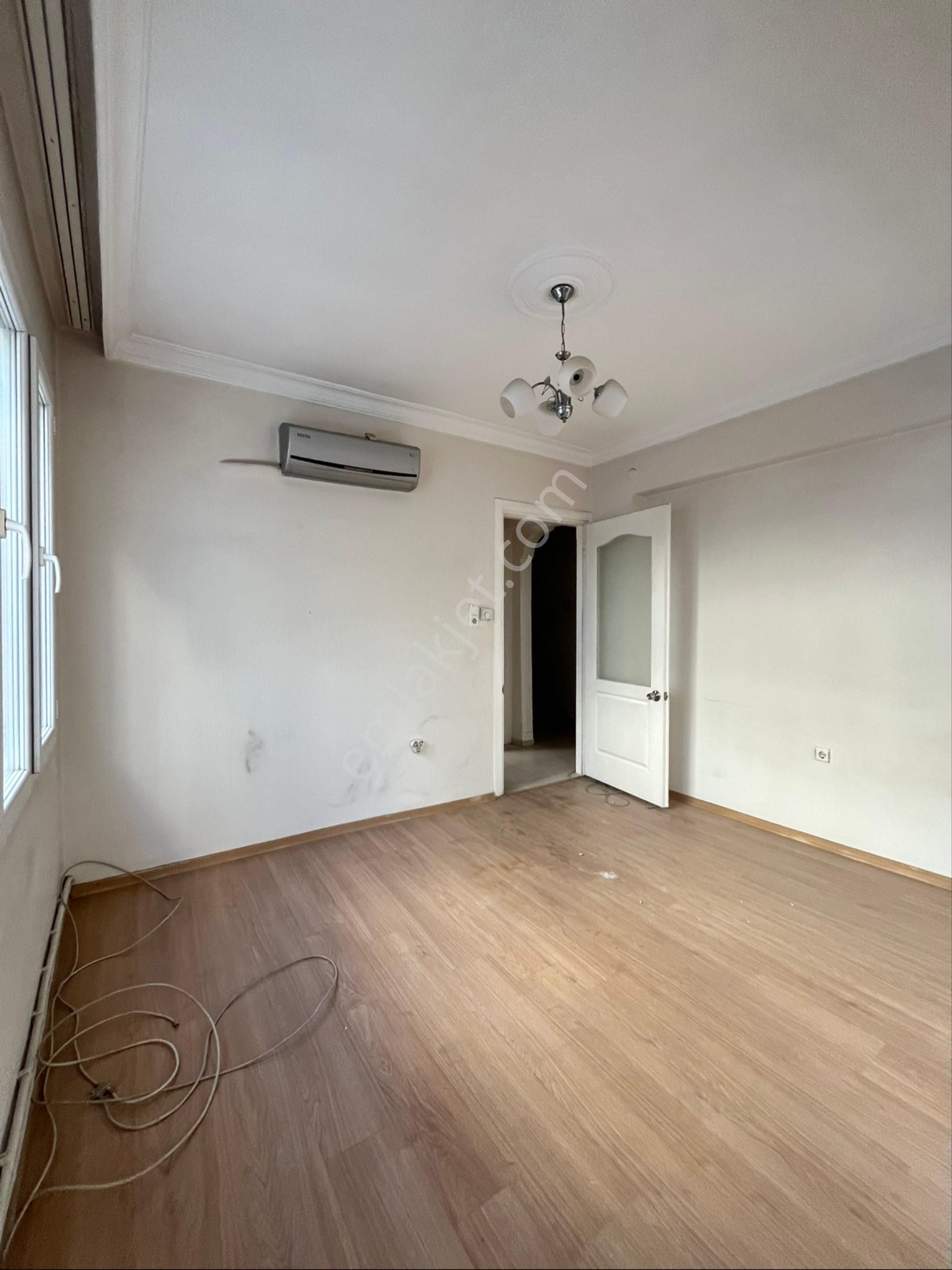 İzmir Yeşilyurt Ordu Caddesi Üzerinde 3+1 Satılık Daire - Görsel 11
