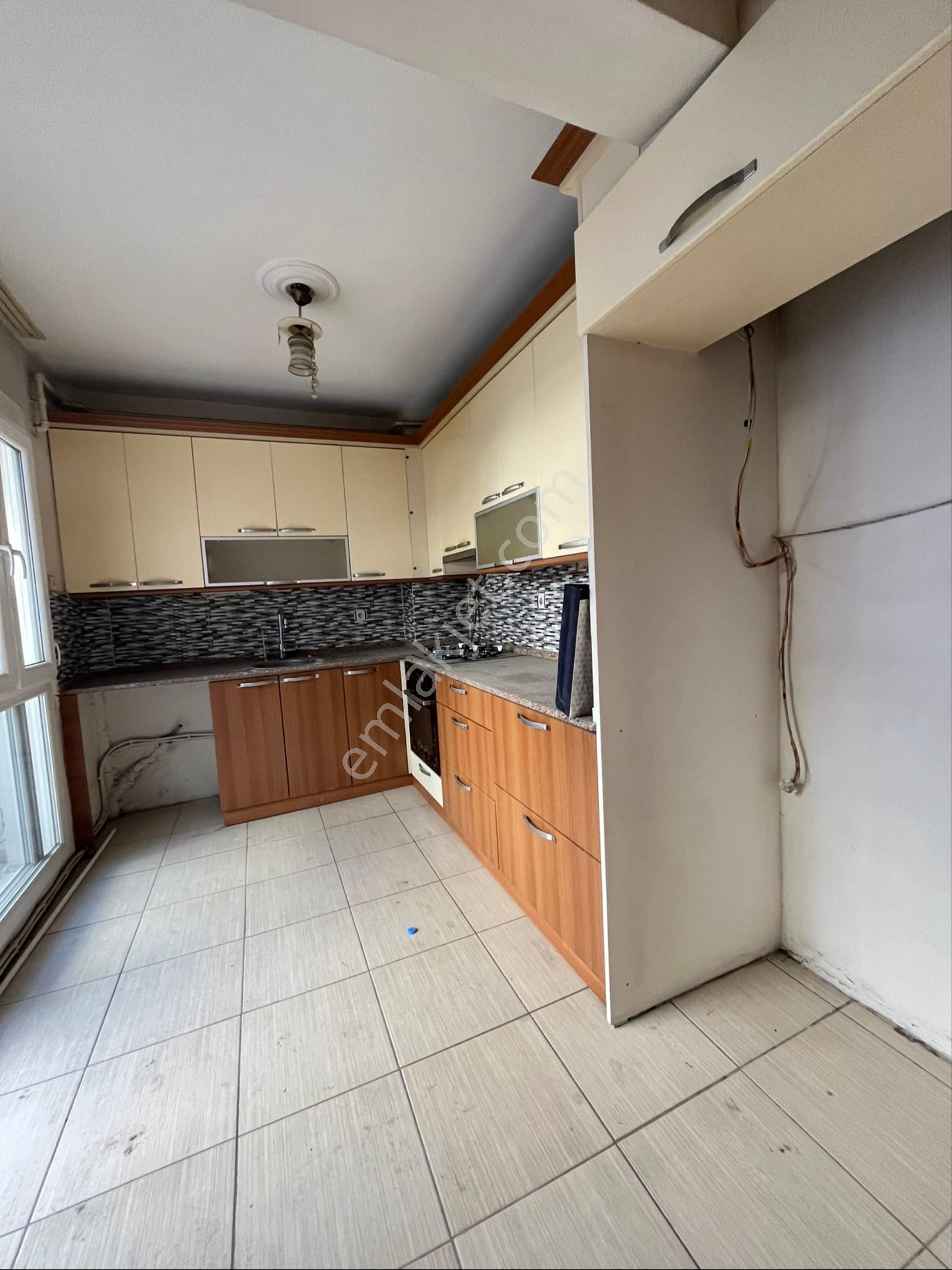 İzmir Yeşilyurt Ordu Caddesi Üzerinde 3+1 Satılık Daire - Görsel 7