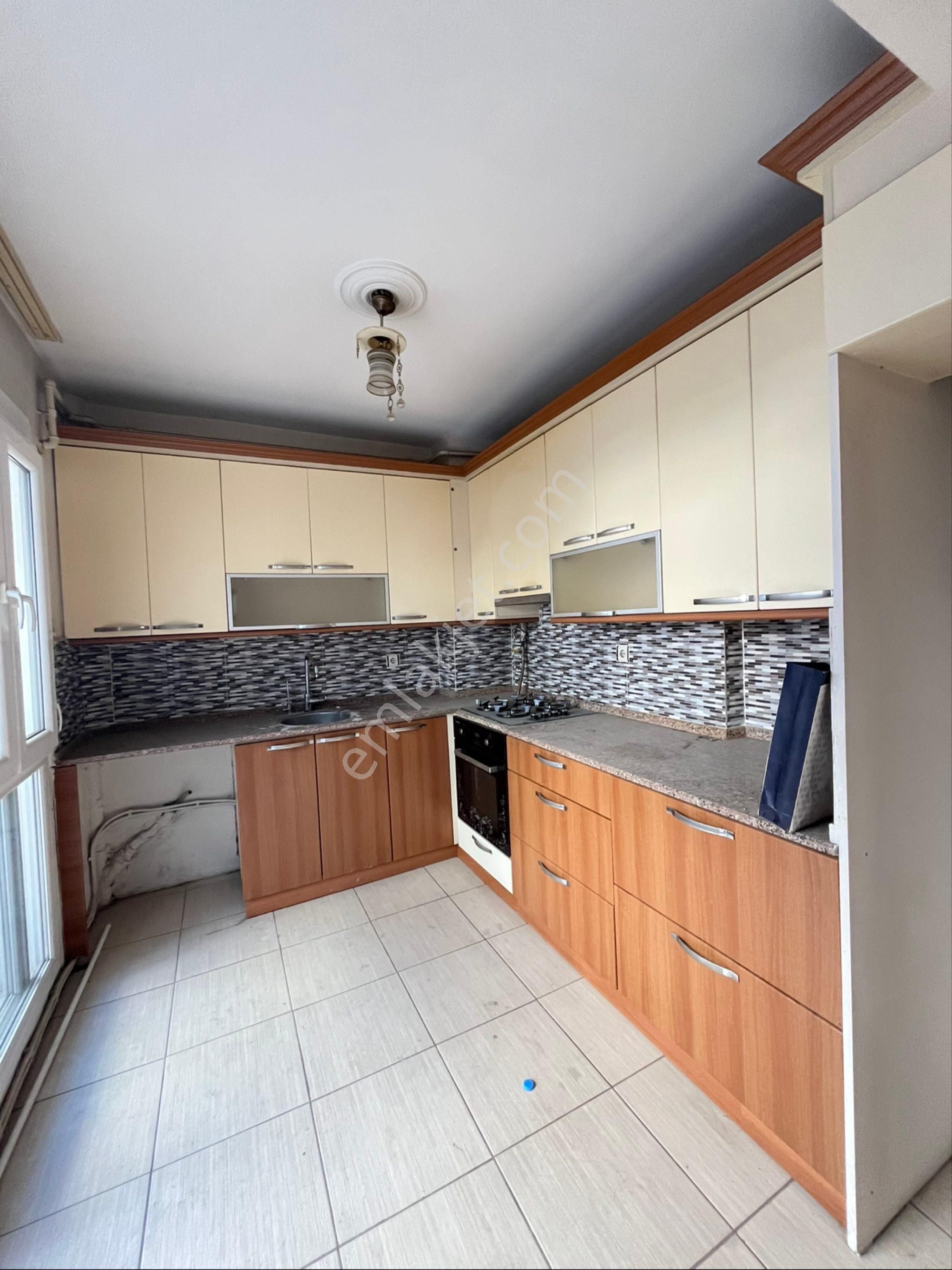 İzmir Yeşilyurt Ordu Caddesi Üzerinde 3+1 Satılık Daire - Görsel 6