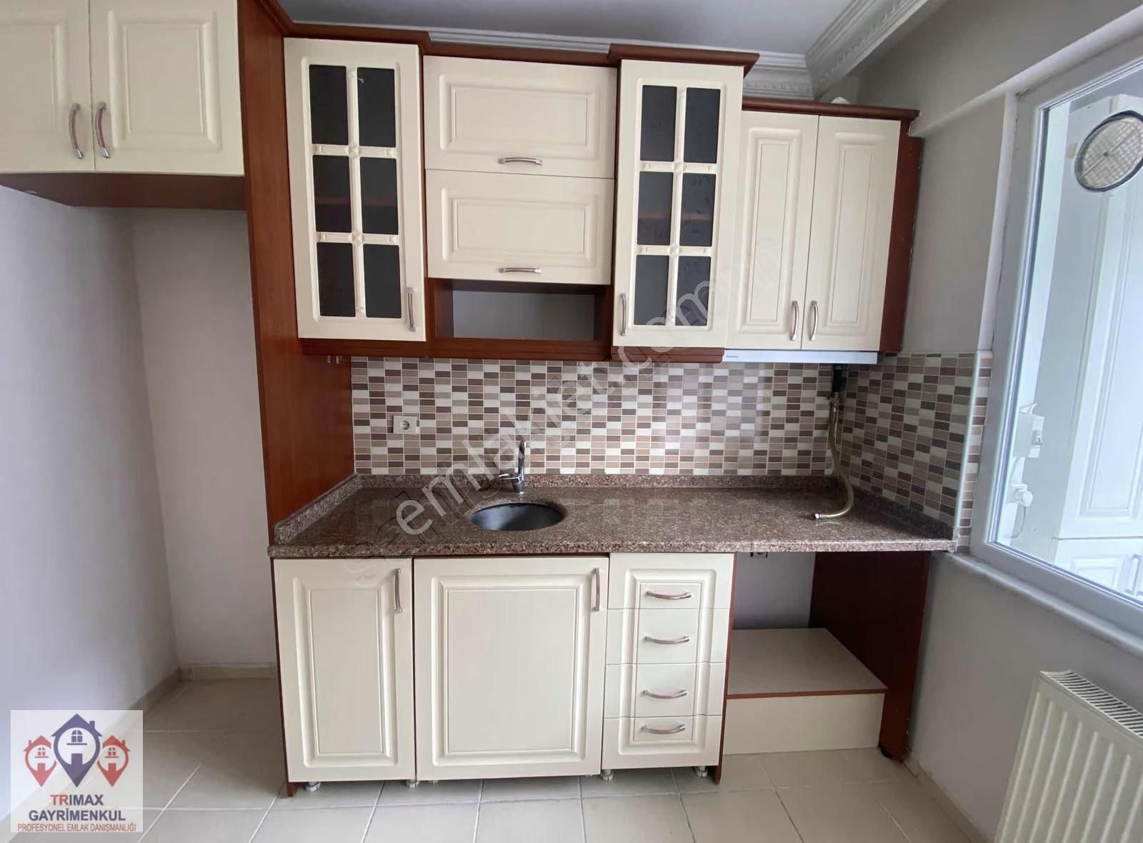 Marketlerin Ortasında Aile Binasında Kiralık 2+1 - Görsel 5